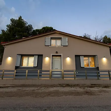 Summit Guest House Kalavryta Esterno foto